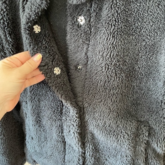 Billabong cozy days black sherpa jacket in a size large - Picture 11 of 15